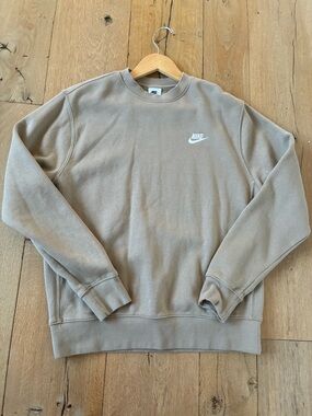Nike Crewneck Sweatshirt in light brown with White Logo size M